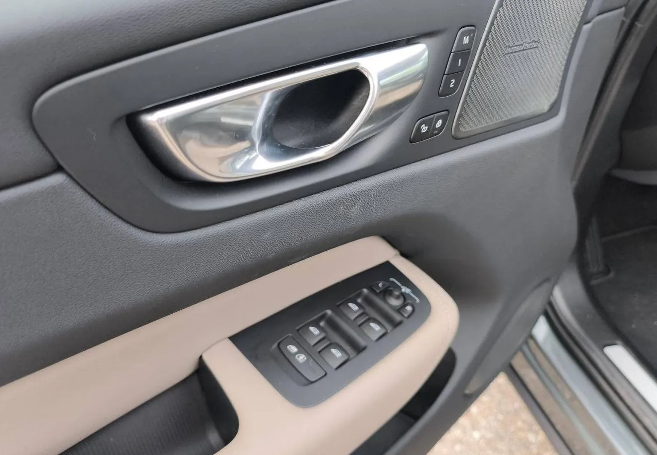 Zunanja slika - Volvo XC60 - B5P AWD Plus Dark Avt. - 12