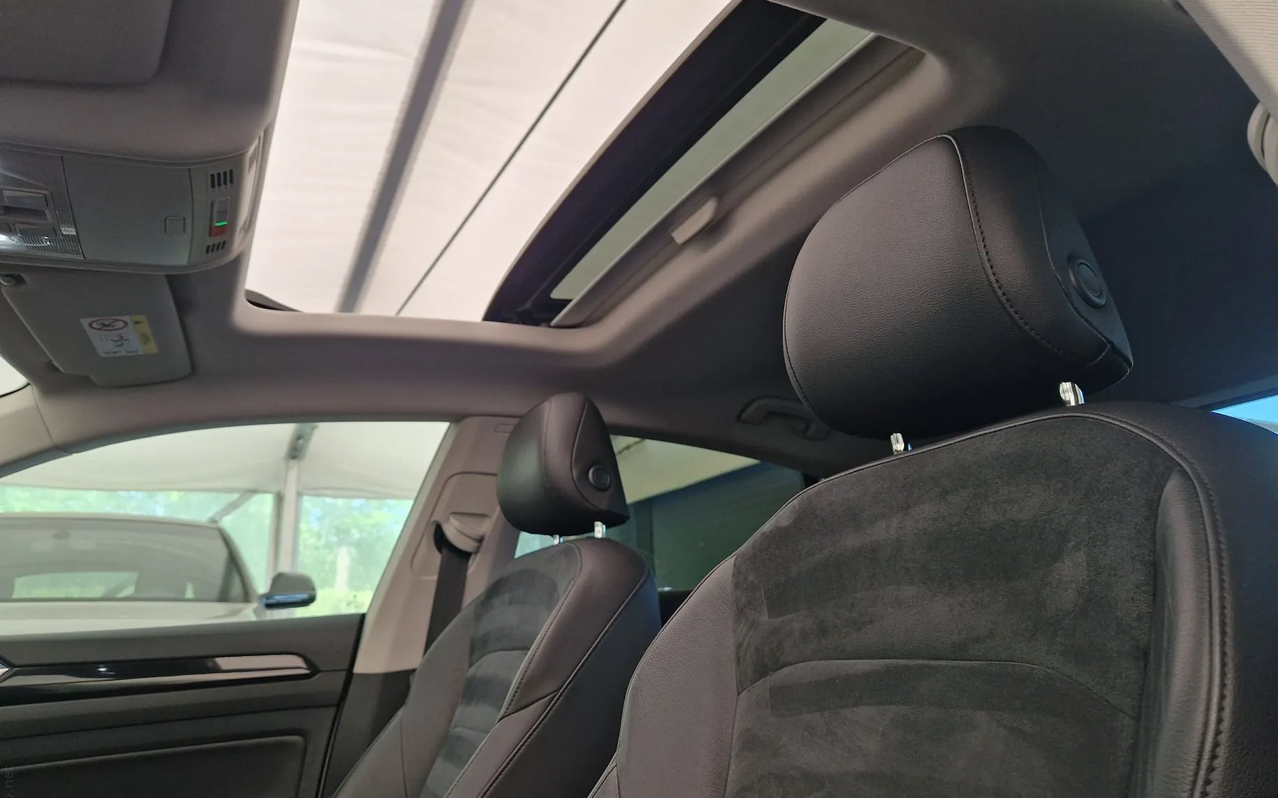 Notranja slika - VW Arteon - 2.0TDI-DSG-VIRTUAL-PANORAMA-KAMERA-19COL-2XLED-A.. - 8