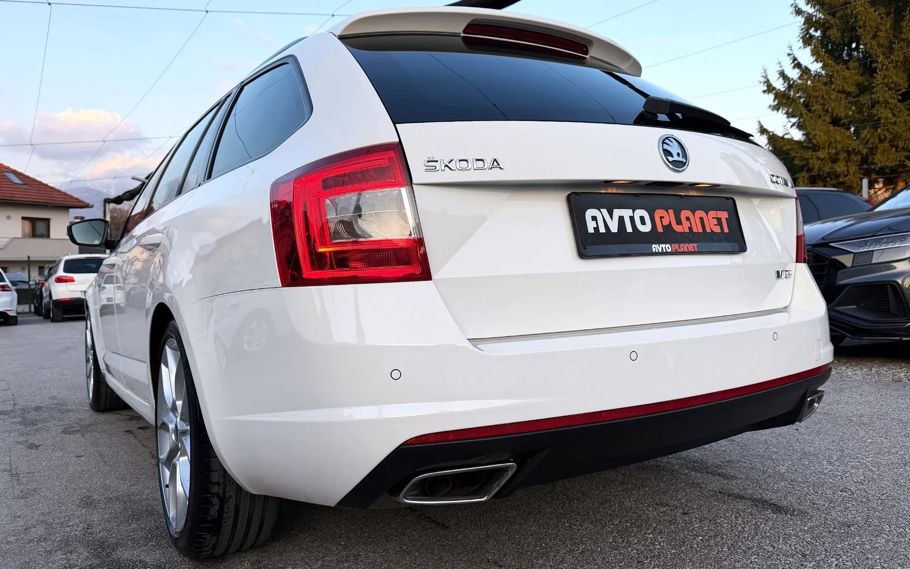 Zunanja slika - Škoda Octavia - 2.0 TDI RS AUT. ACC LED XENON F1 NAVI ALU 19 - 4