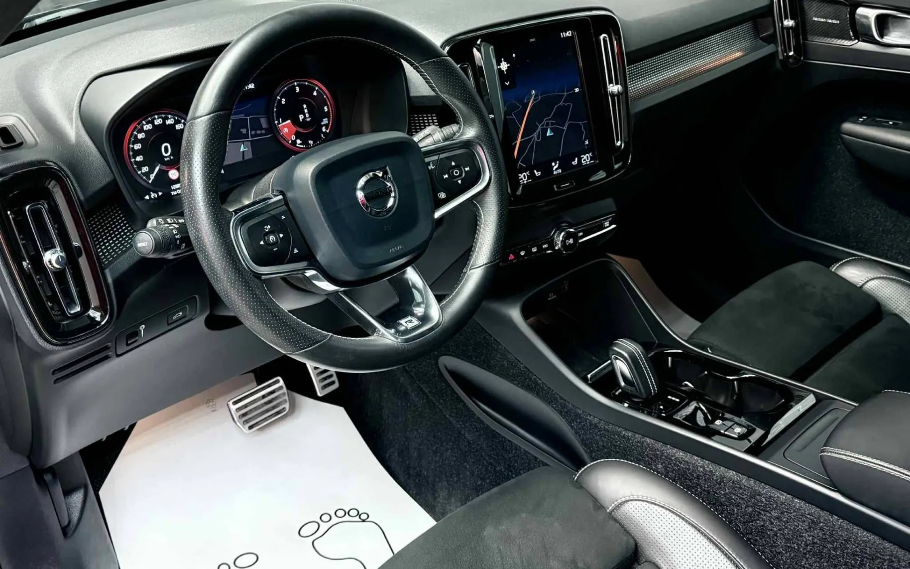 Notranja slika - Volvo XC40 - 2.0D•4X4•AUT•R DESIGN•LED•KAMERA•NAVI•ACC•HARMAN• - 8