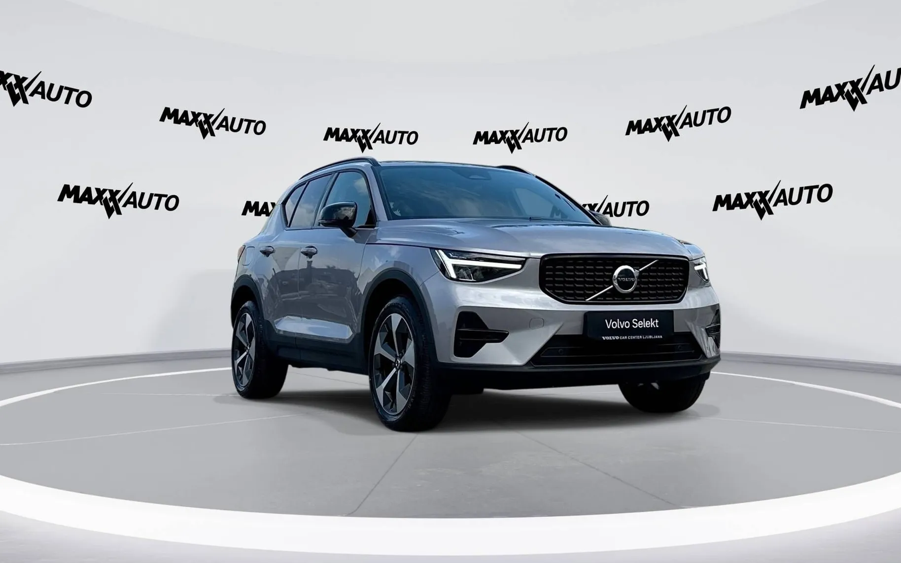 Zunanja slika - Volvo XC40 - B3 P Plus Dark Avt. - 3