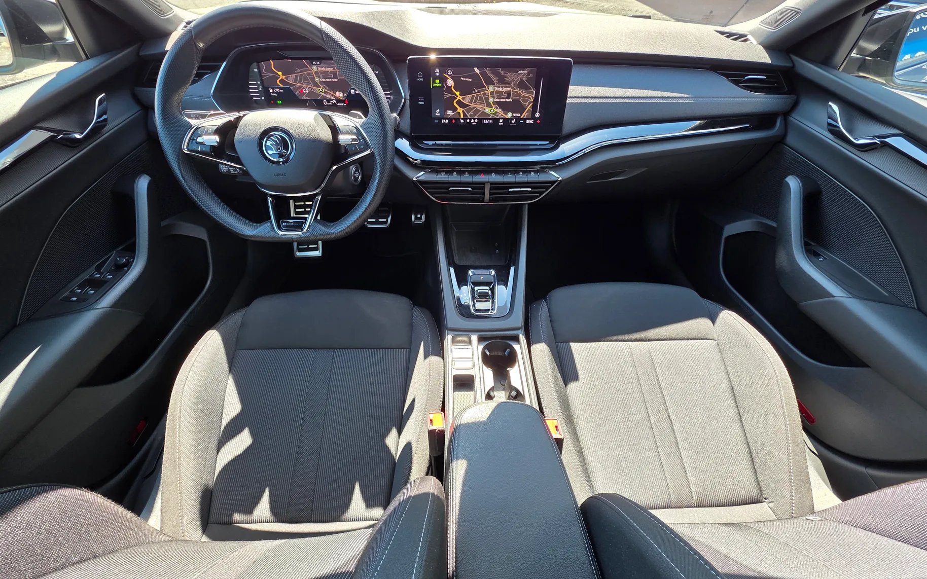 Notranja slika - Škoda Octavia - Combi 2.0 TDI Sportline DSG.MATRIX.HUD.AMBIENTAL. - 7