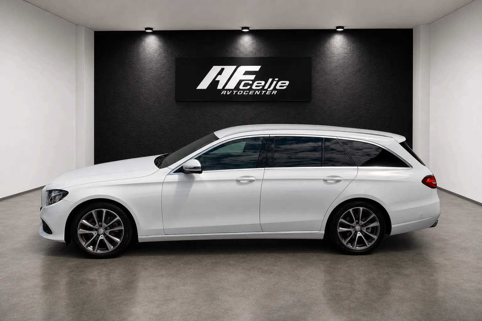 Zunanja slika - Mercedes-Benz E-Razred - 220CDI-AUT-AVANTGARDE-LIZING ZA TUJCE-XENON+LED-.. - 6