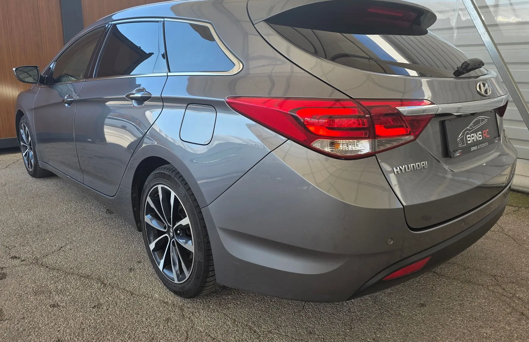 Zunanja slika - Hyundai i40 - Wagon 1.7 CRDi - LED - KAMERA - DRIVE S. - EL. SED - 3