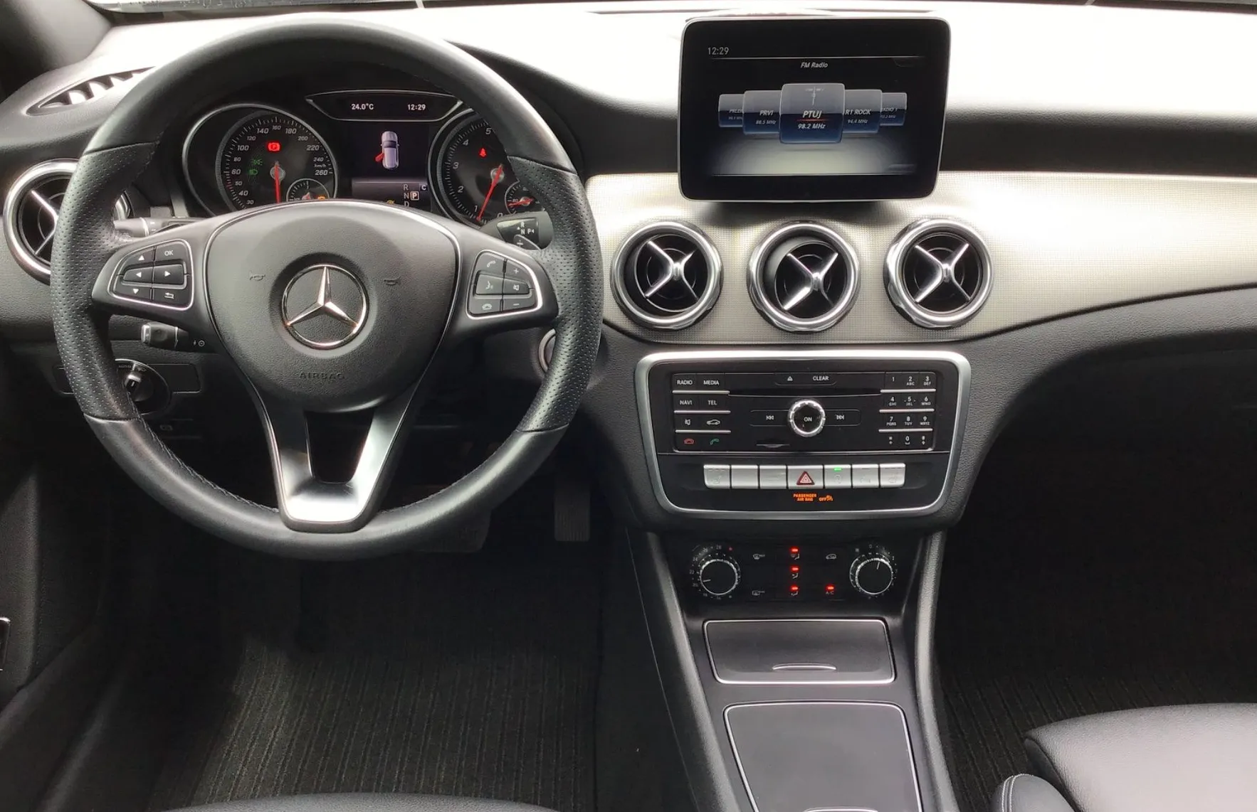 Zunanja slika - Mercedes-Benz GLA-Razred - GLA 180 Urban Avt. - 11