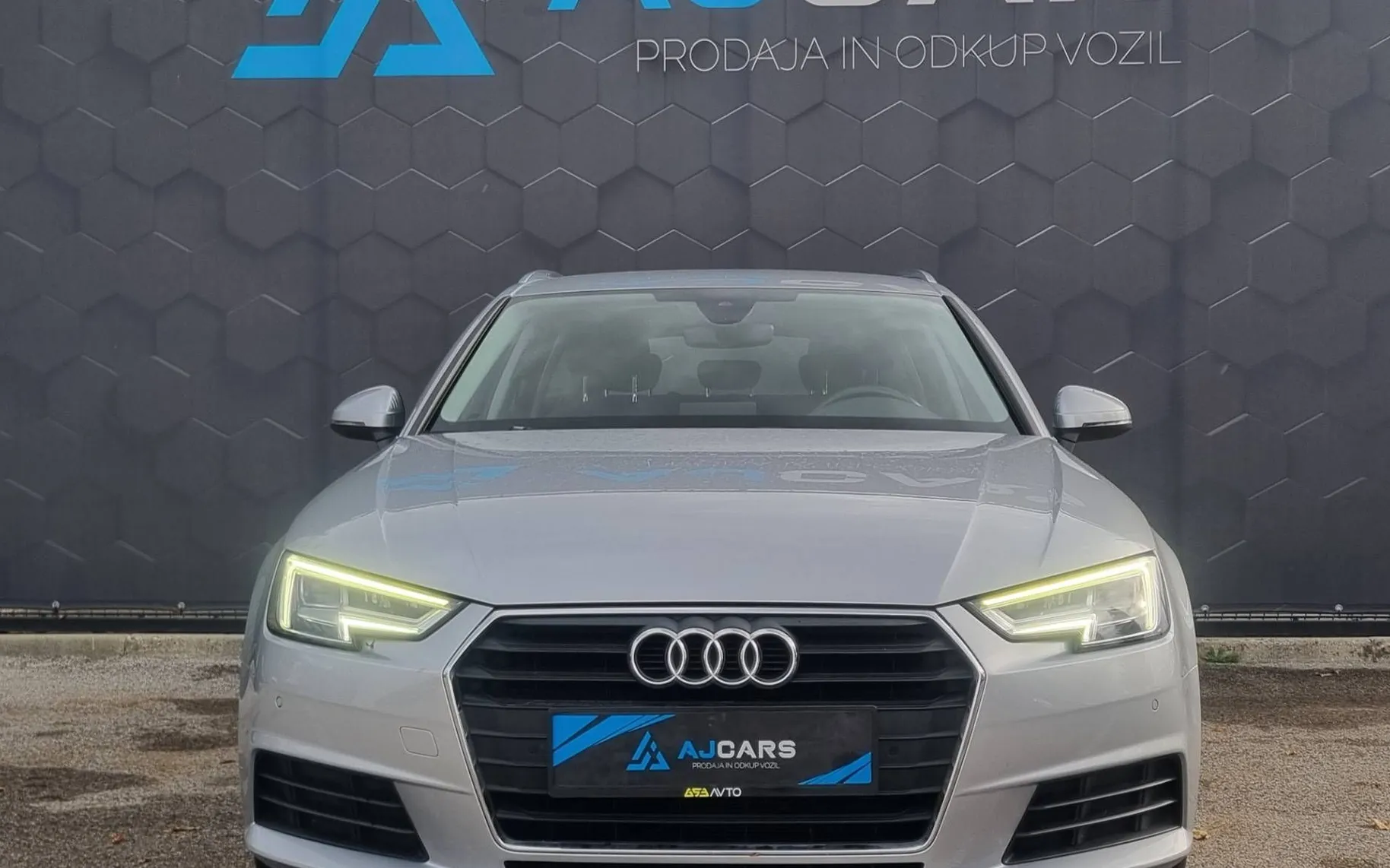 Zunanja slika - Audi A4 - Avant 35 TDI Stronic Business-2XLed-El.Prtljažnik-Navi - 2