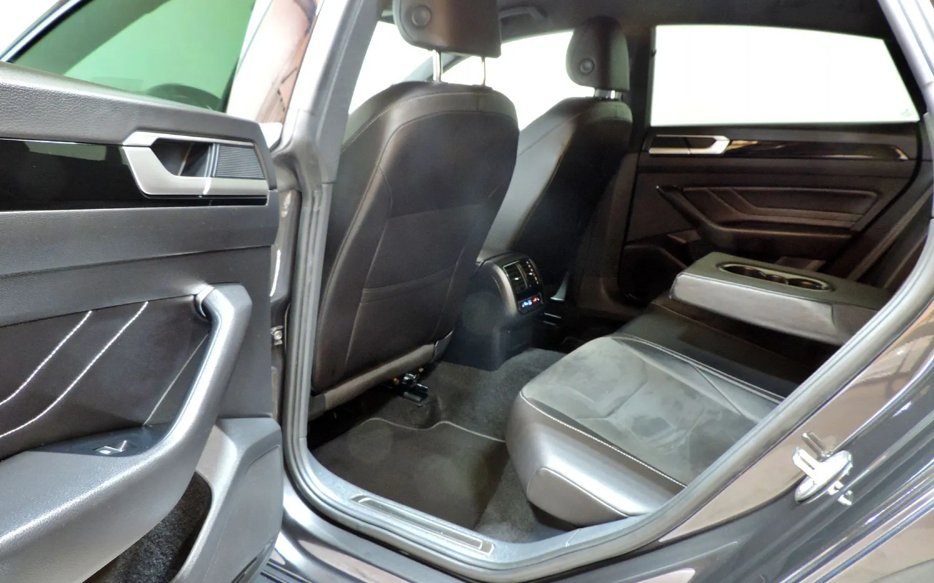 Zunanja slika - VW Arteon - 1.4 TSI eHybrid avt.160kW R-Line PRIKLJUČNI HYBRID - 10