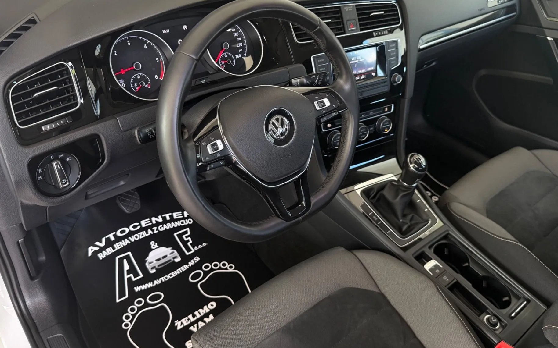 Notranja slika - VW Golf - 1.6 TDI-H LINE-XENON+LED-LIZING ZA TUJCE-ODLIČEN-. - 8