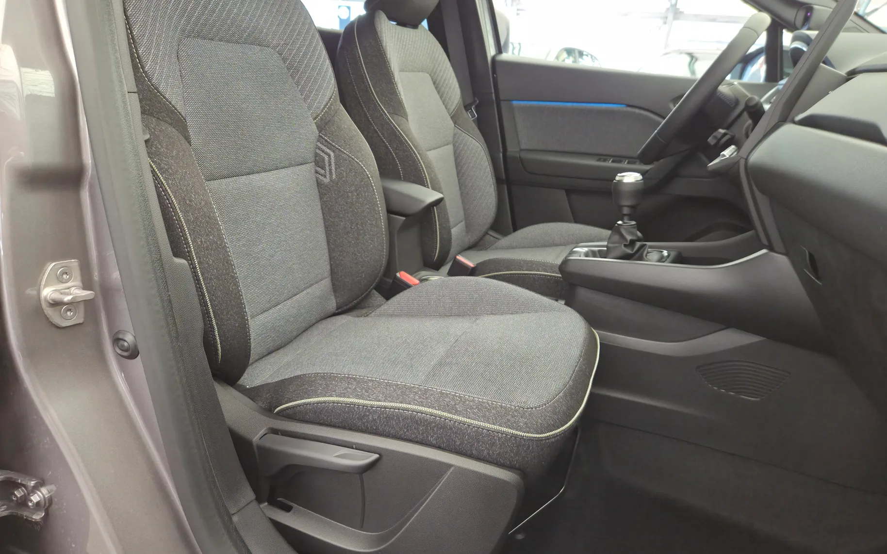 Zunanja slika - Renault Captur - Techno TCe 140 + Zimske gume+Servis - 15