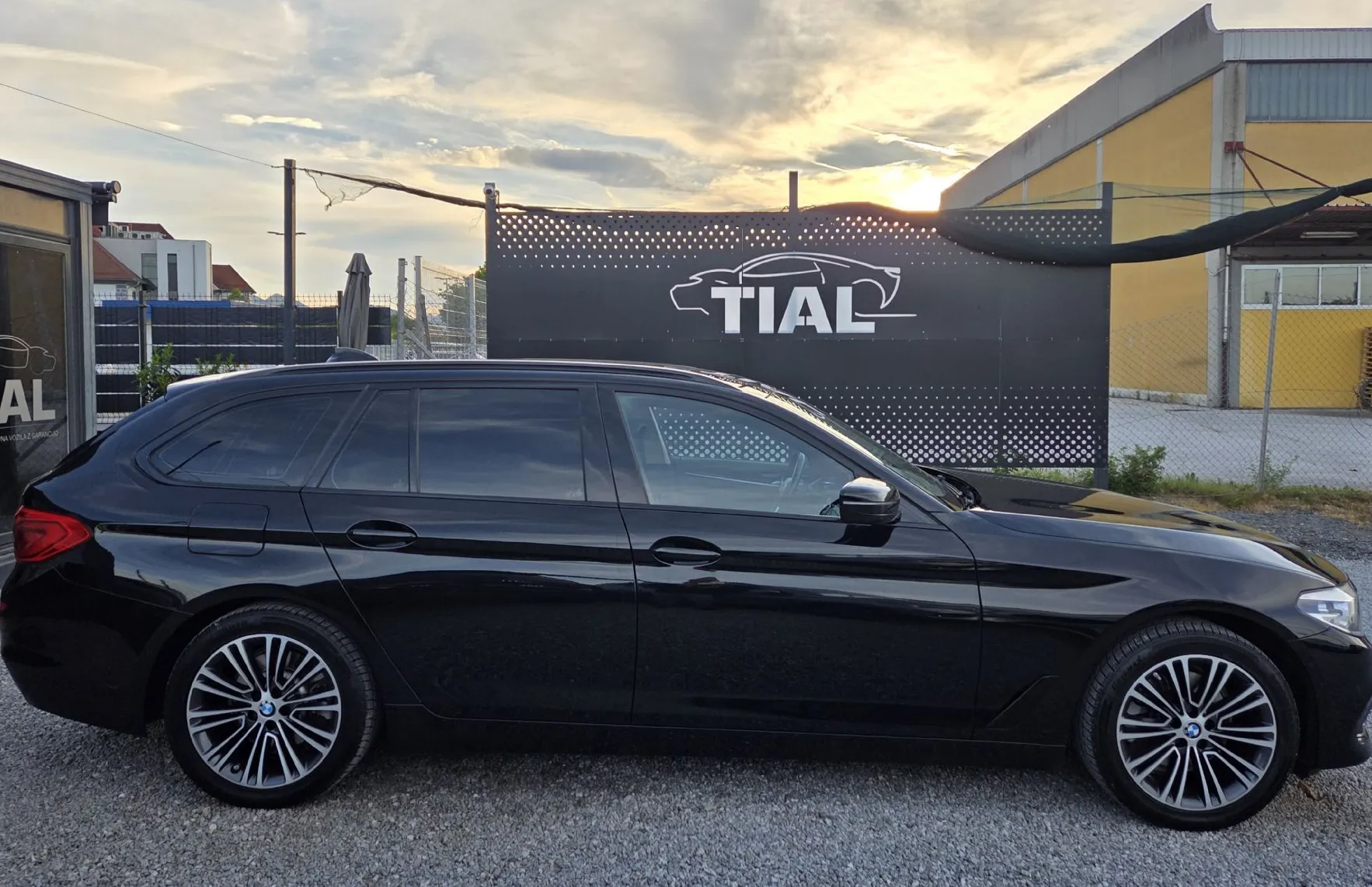 Zunanja slika - BMW Serija 5 - Touring: 520d Touring Avt. - 8