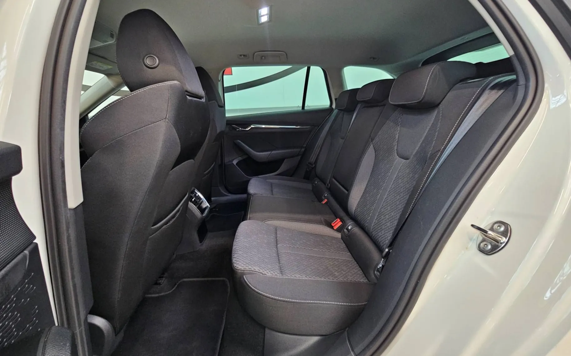 Notranja slika - Škoda Octavia - Combi 2.0 TDI Style DSG - 9