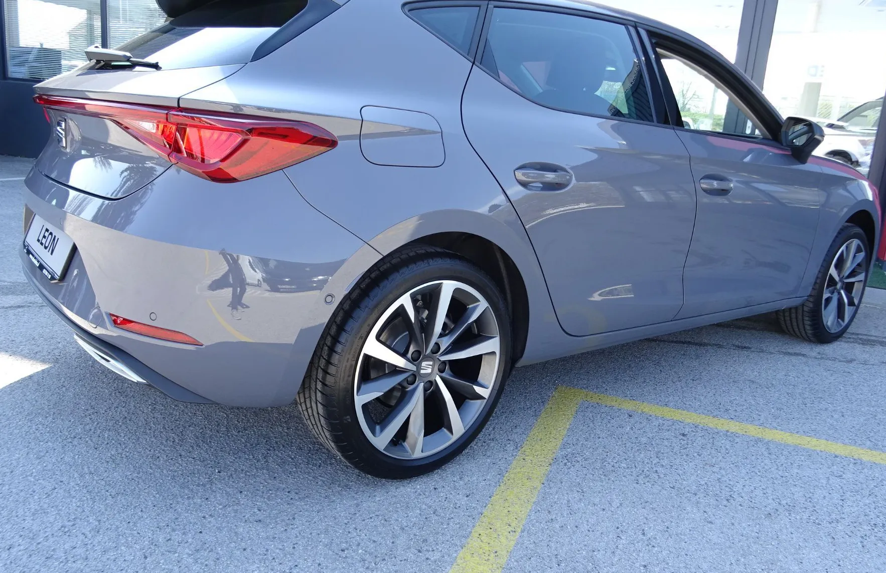 Zunanja slika - Seat Leon - 1.5 TSI 85KW FR - VLEČNA KLJUKA - - 5