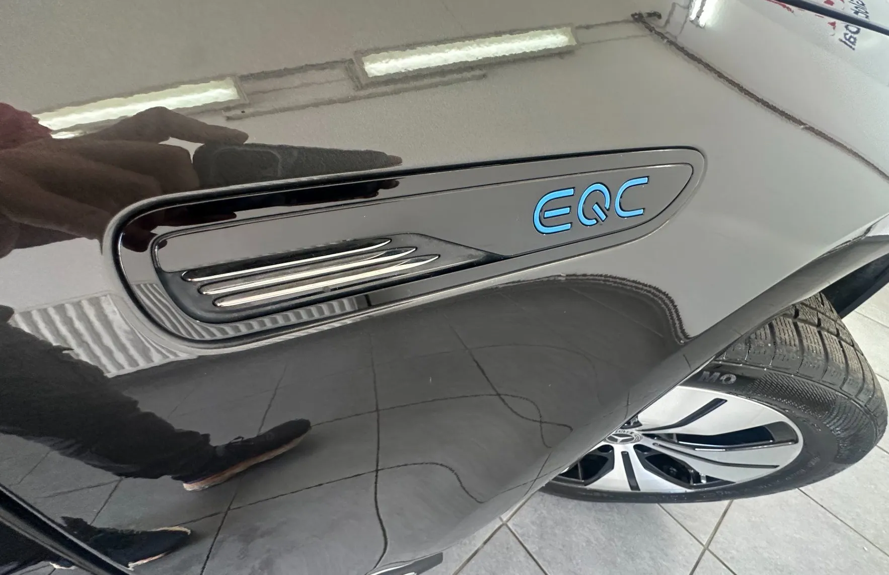 Zunanja slika - Mercedes-Benz EQC - 400 4MATIC.NEMŠKI+4ALU.KAMERA.KLJUKA.LED.ACC.USNJE - 2