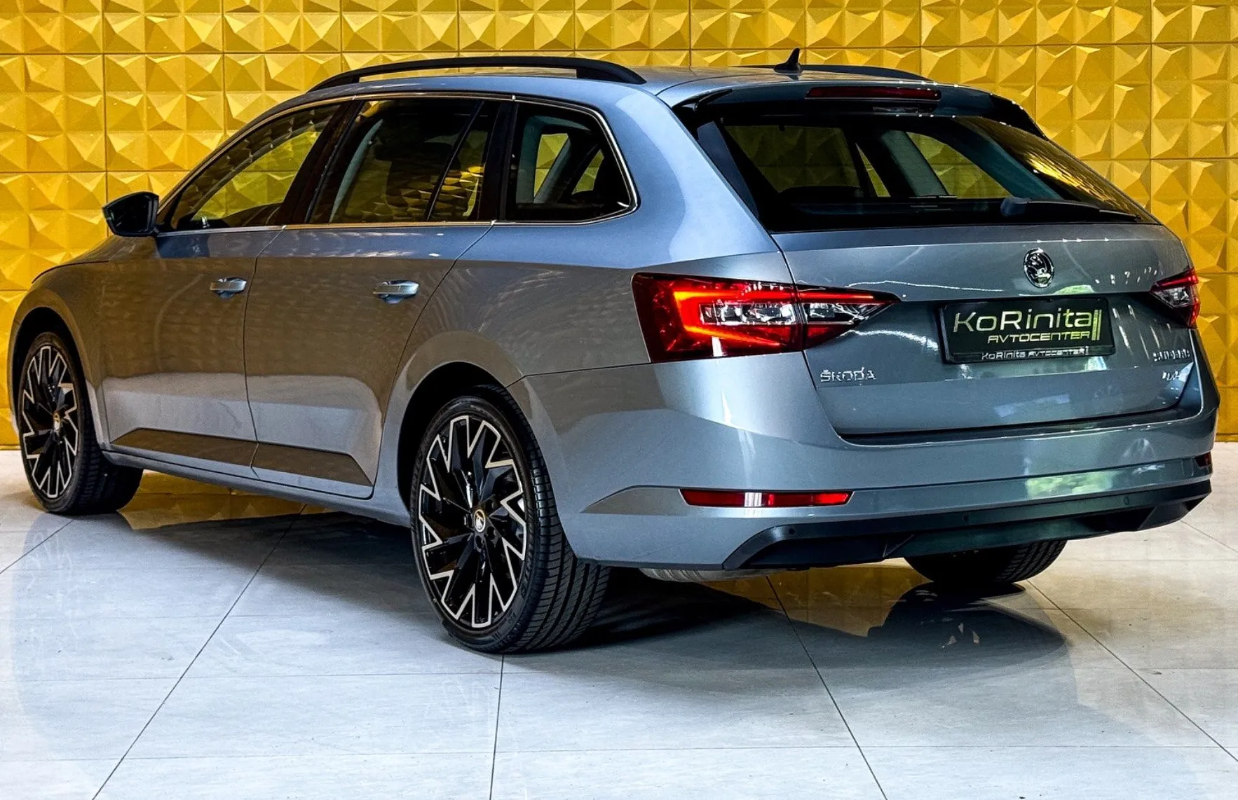 Zunanja slika - Škoda Superb - 2.0 TDI 4X4-MEMORY-GRETJE-Bi XENON - 9