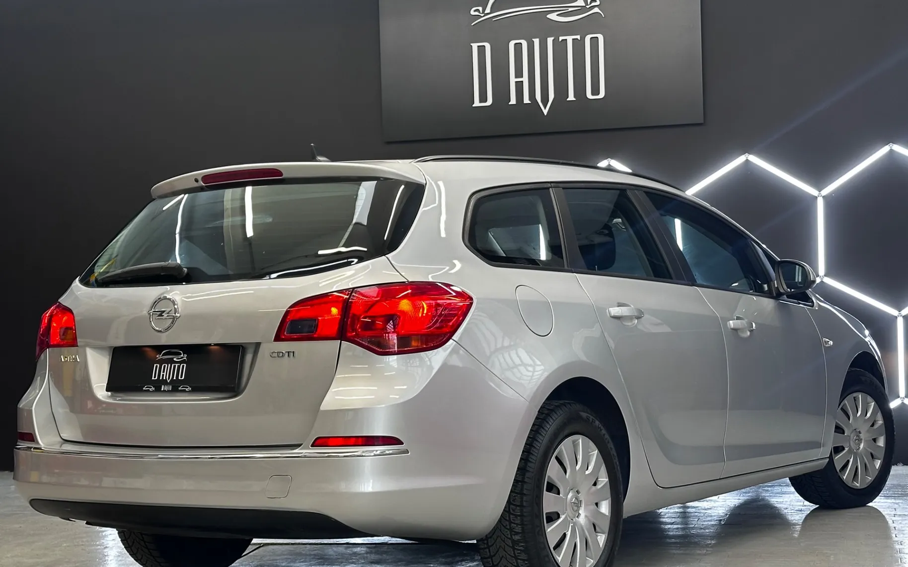 Notranja slika - Opel Astra - Sports Tourer 1.6 CDTI SLO+NAVI+TEMPOMAT... - 8