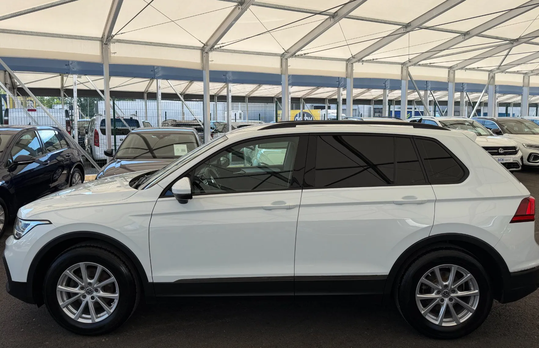 Zunanja slika - Volkswagen Tiguan - 1.5 TSI ACT BMT-SLO-1.LASTNIK-PDC-ACC-LED - 4