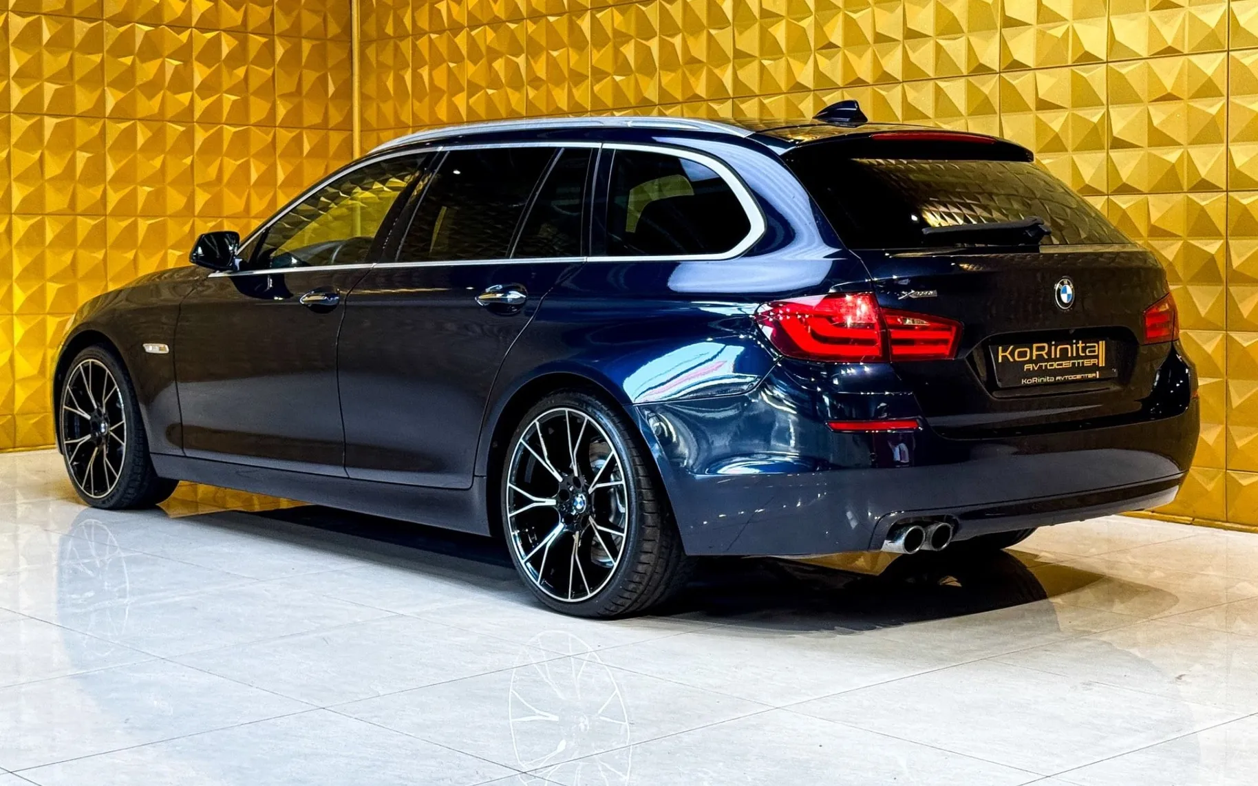 Notranja slika - BMW serija 5 Touring: - 530d xDrive AUT.-HLAJENJE-MEMORY-SENCNIKI - 7