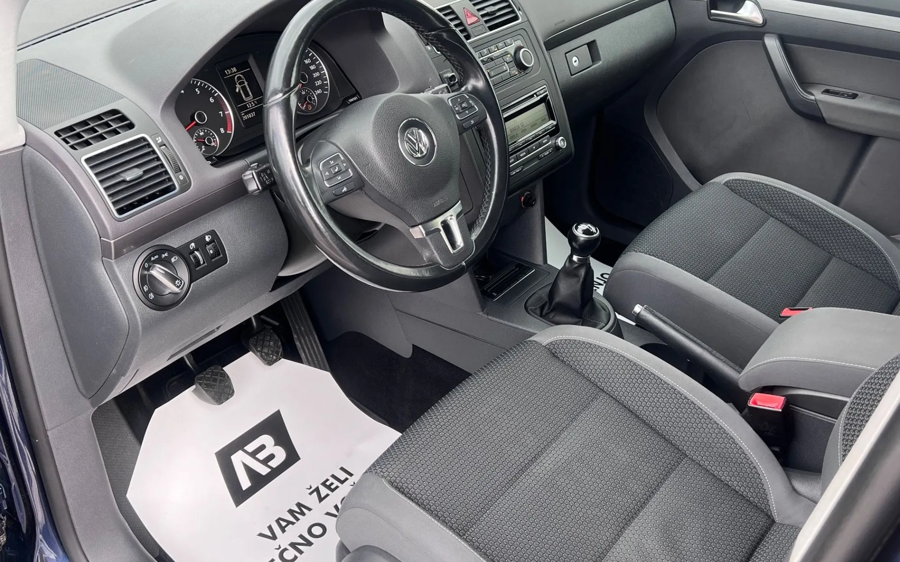 Notranja slika - Volkswagen Touran - 1.2 TSI Comfortline+PDC+TEPM+BLUETOOT - 9