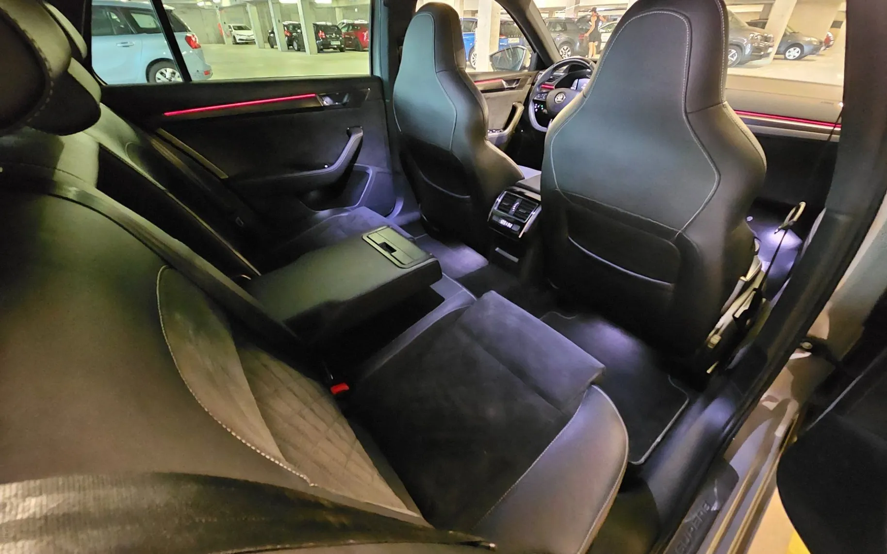 Notranja slika - Škoda Superb - Combi 2.0 TDI Sportline DSG |VIRTUAL|KAMERA|RADAR| - 11