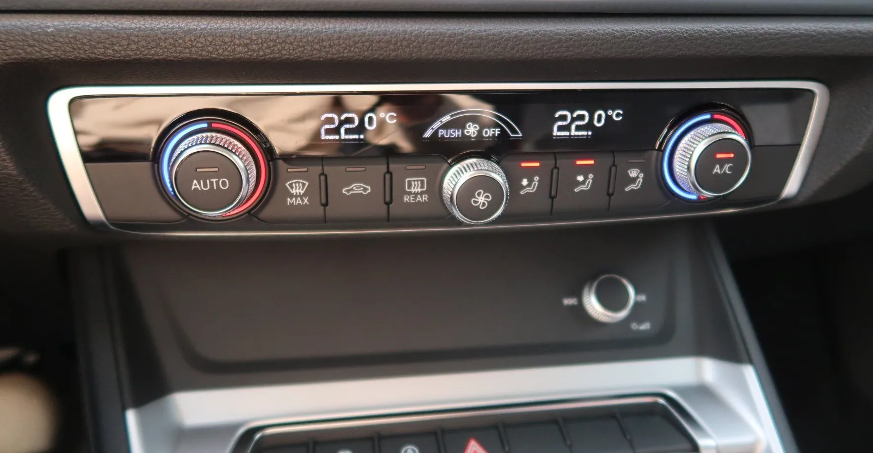 Zunanja slika - Audi Q3 - 40 TDI quattro S tronic 140  190 -NAVI-ALU-VIRTUAL - 18