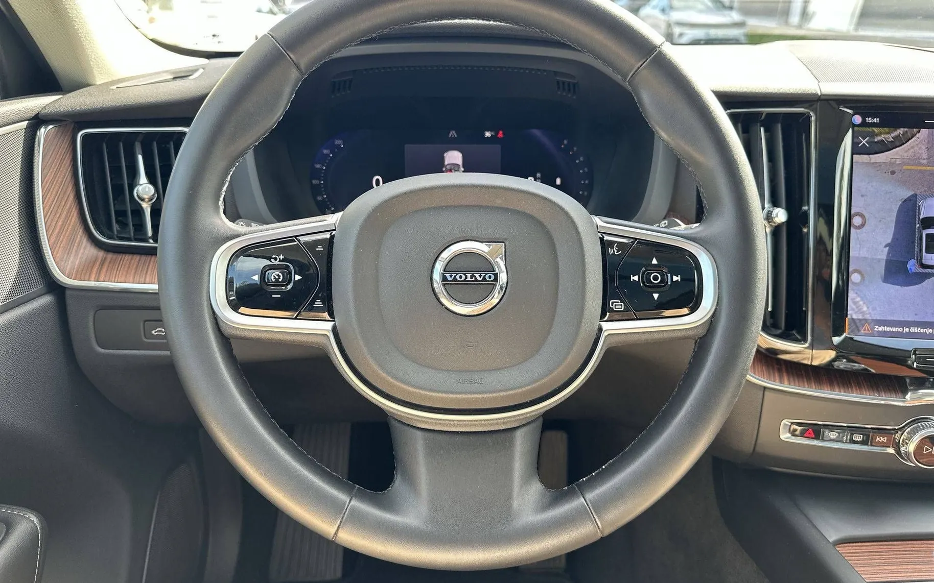 Notranja slika - Volvo XC60 - B5 P AWD Plus Dark Avt. - 14