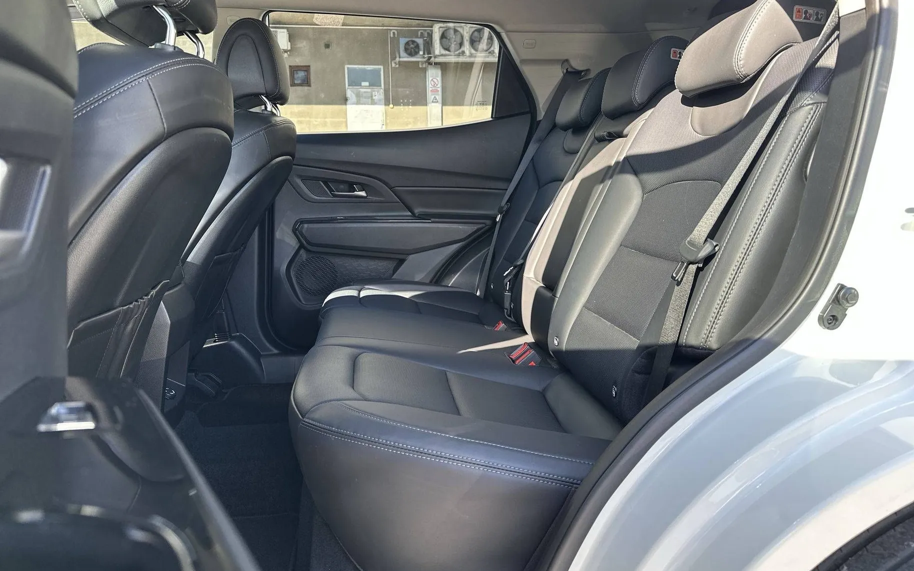 Notranja slika - KG Mobility Korando - 4x4 1.5 T-GDI Exclusive - 11