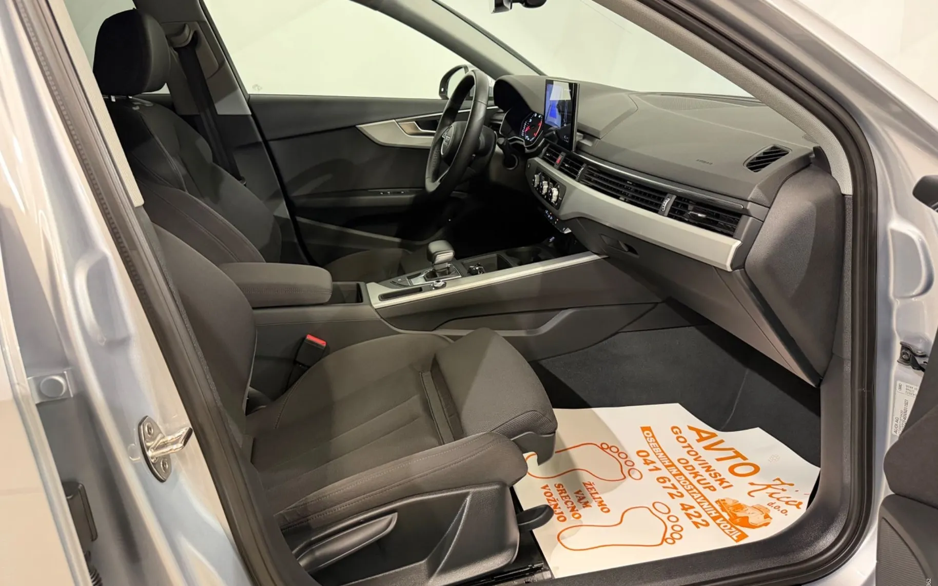 Notranja slika - Audi A4 - 2.0 TDI-S LINE-MATRIX-LIMO-ACC-KAMERA-NAVI-F1-AVT. - 10