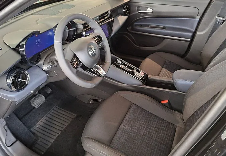Zunanja slika - Alfa Romeo Junior - 1.2 E-DCT6 MHEV CORE - 7