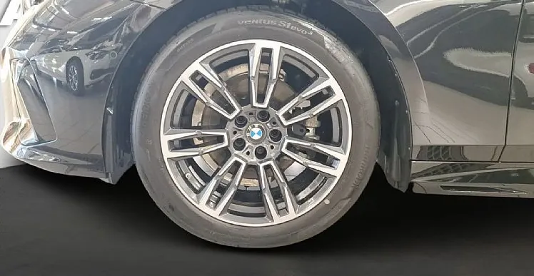 Zunanja slika - BMW Serija 5 - Touring: 520d xDrive AT M-Sport ACC - HARMAN - 15