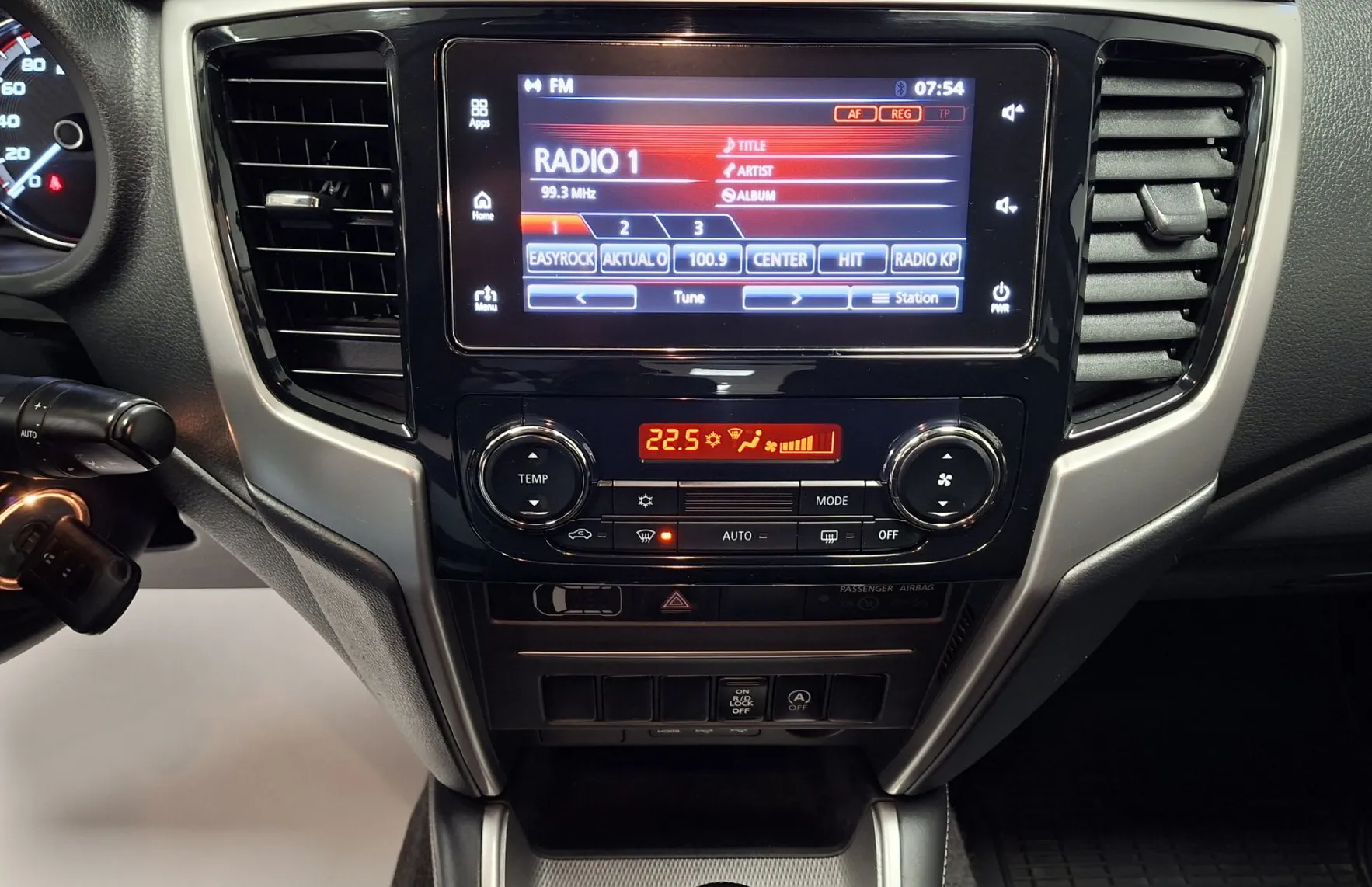 Zunanja slika - Mitsubishi L 200 - 2.3 4X4-1.LASTNIK-SLO-LED-NAVI-KAMERA-ODLIČEN- - 12
