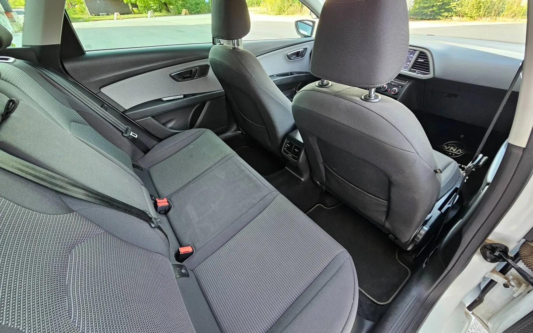Notranja slika - Seat Leon - ST 1.6 TDI DSG STYLE |LED|KAMERA|TEMPOMAT|APP|TOP| - 11