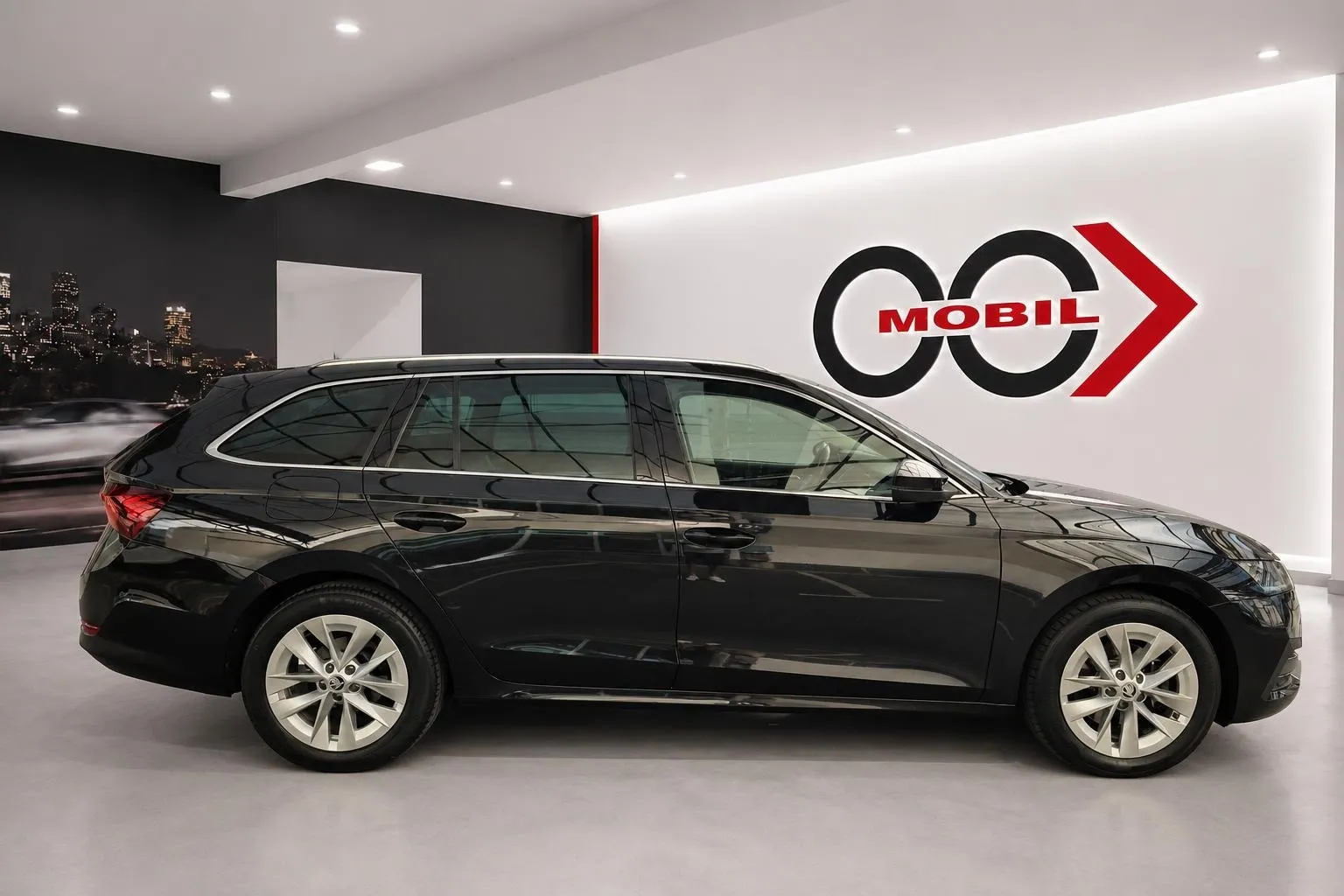 Zunanja slika - Škoda Octavia - Combi 2.0 TDI Style DSG- LED.DCC.kamera.HUD.memory - 4