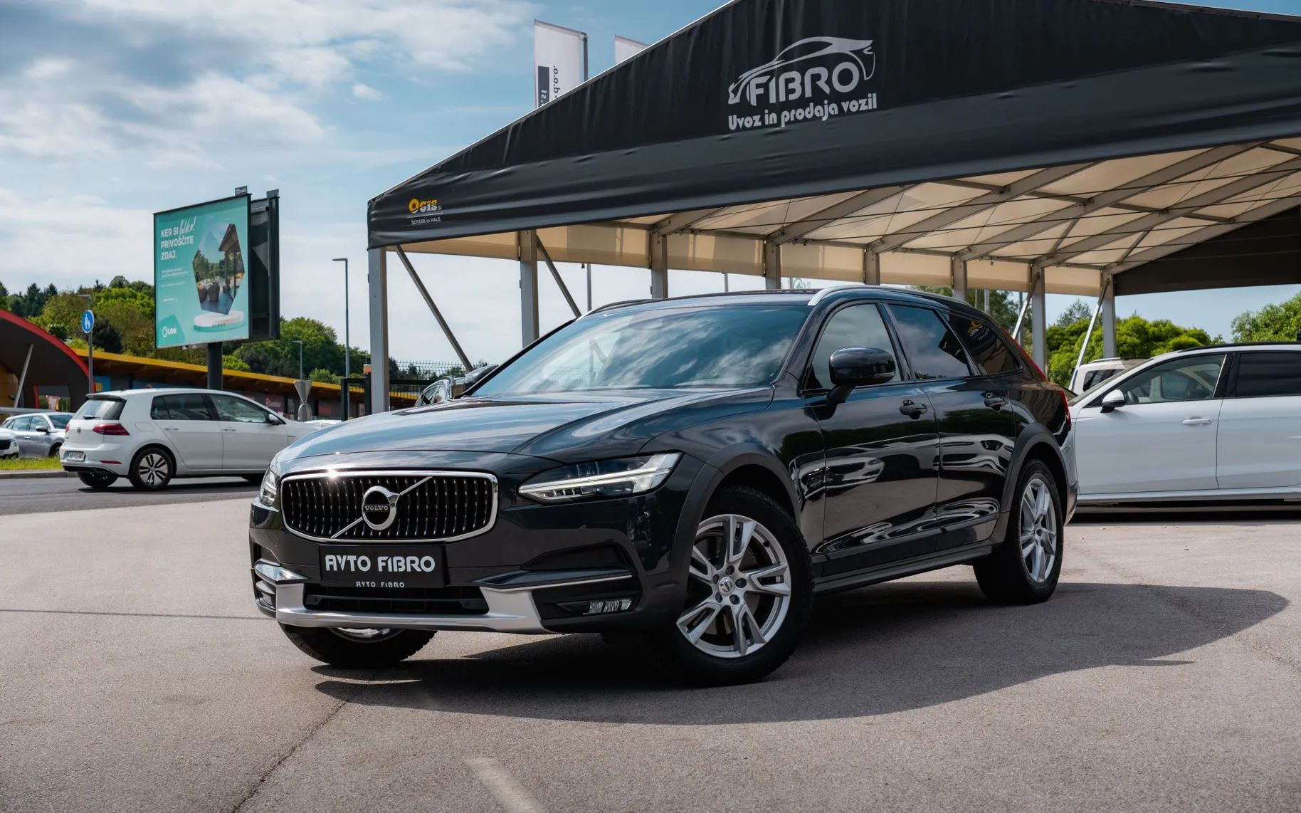 Zunanja slika - Volvo V90 - Cross Country D4 AWD Pro Avt. - 1