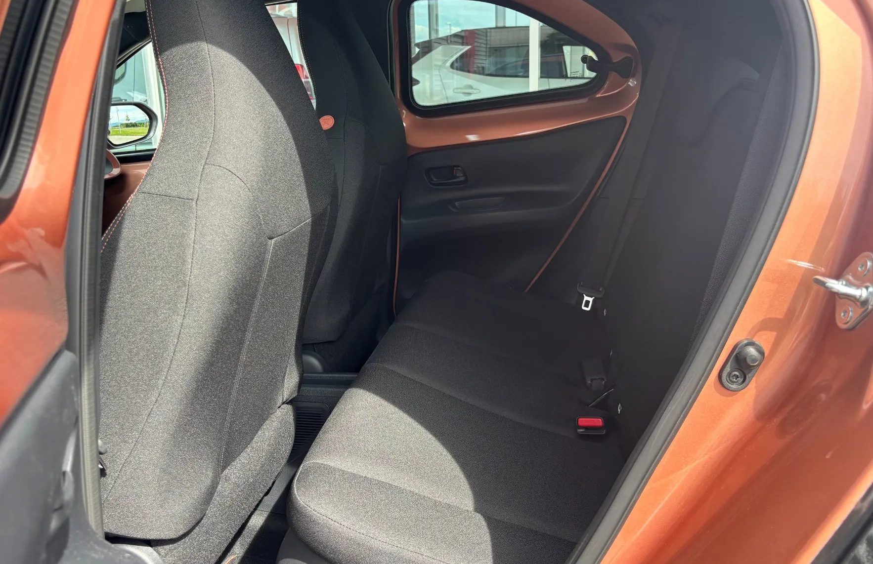 Zunanja slika - Toyota Aygo X - 1.5 HEV X-Trend Avt. Easy - 14
