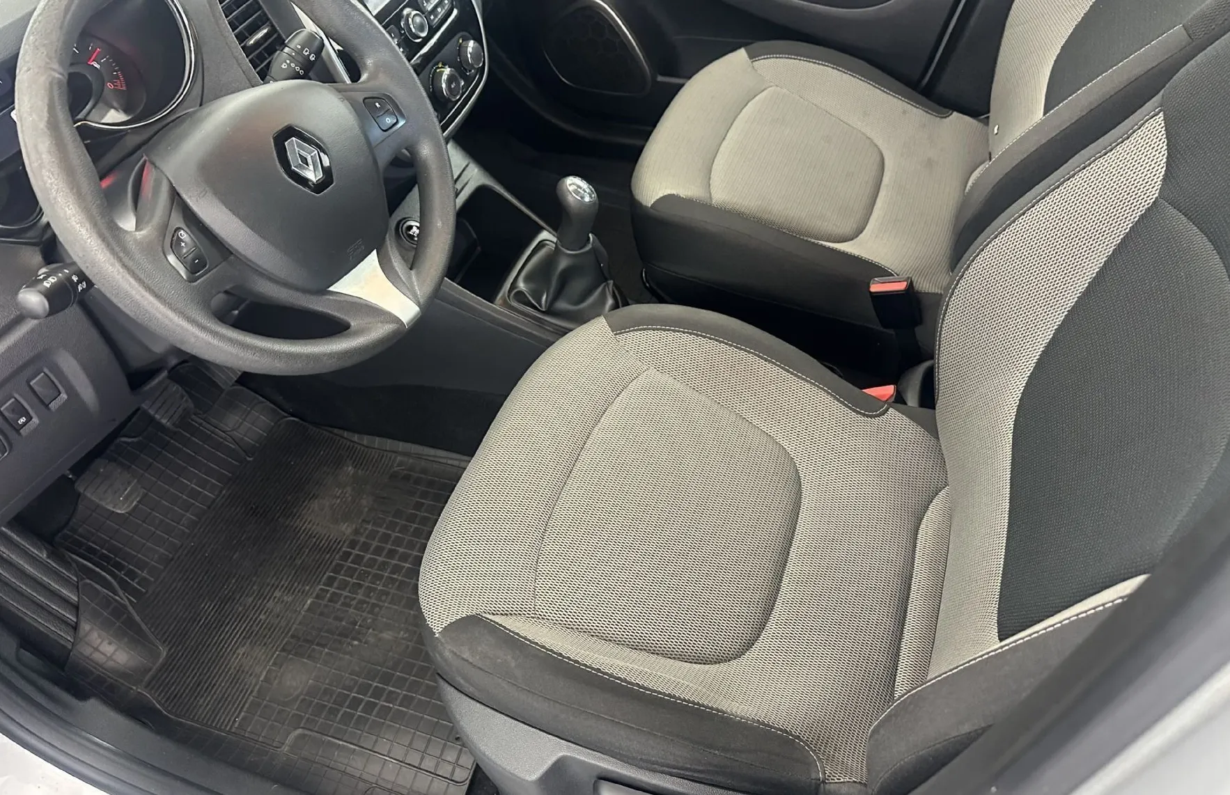Zunanja slika - Renault Captur - dCi 90 Energy Expression.DIZEL.66 KW.125.000 KM - 11