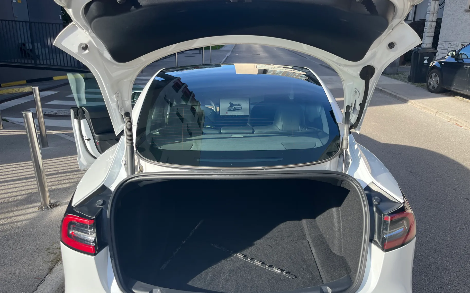 Notranja slika - Tesla Model 3 - 3D3 / 3D7 - 13