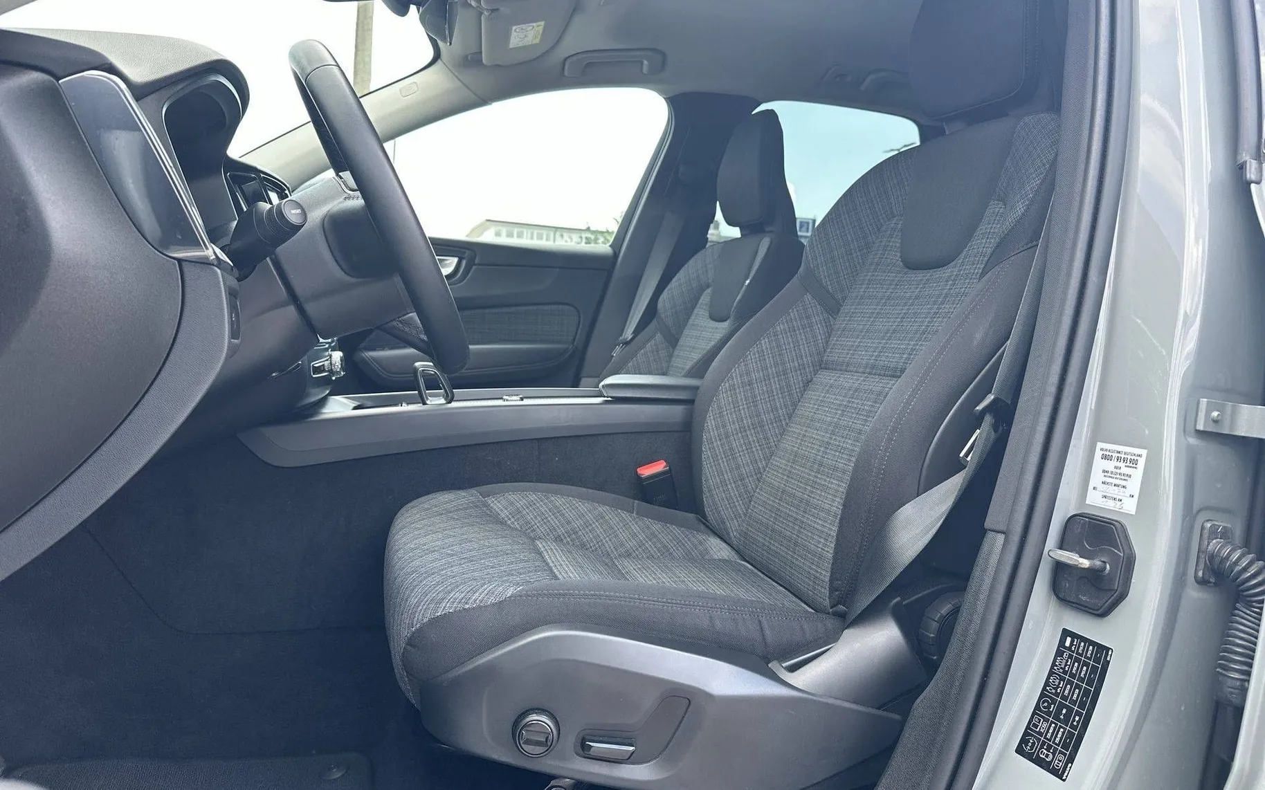 Notranja slika - Volvo XC60 - B4D AWD Core Avt. - 10