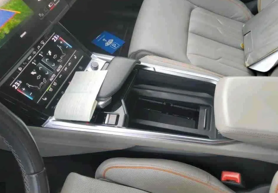 Zunanja slika - Audi e-tron - 55 quattro Advanced.NEMŠKI.PANORAMA.KLJUKA.USNJE - 9