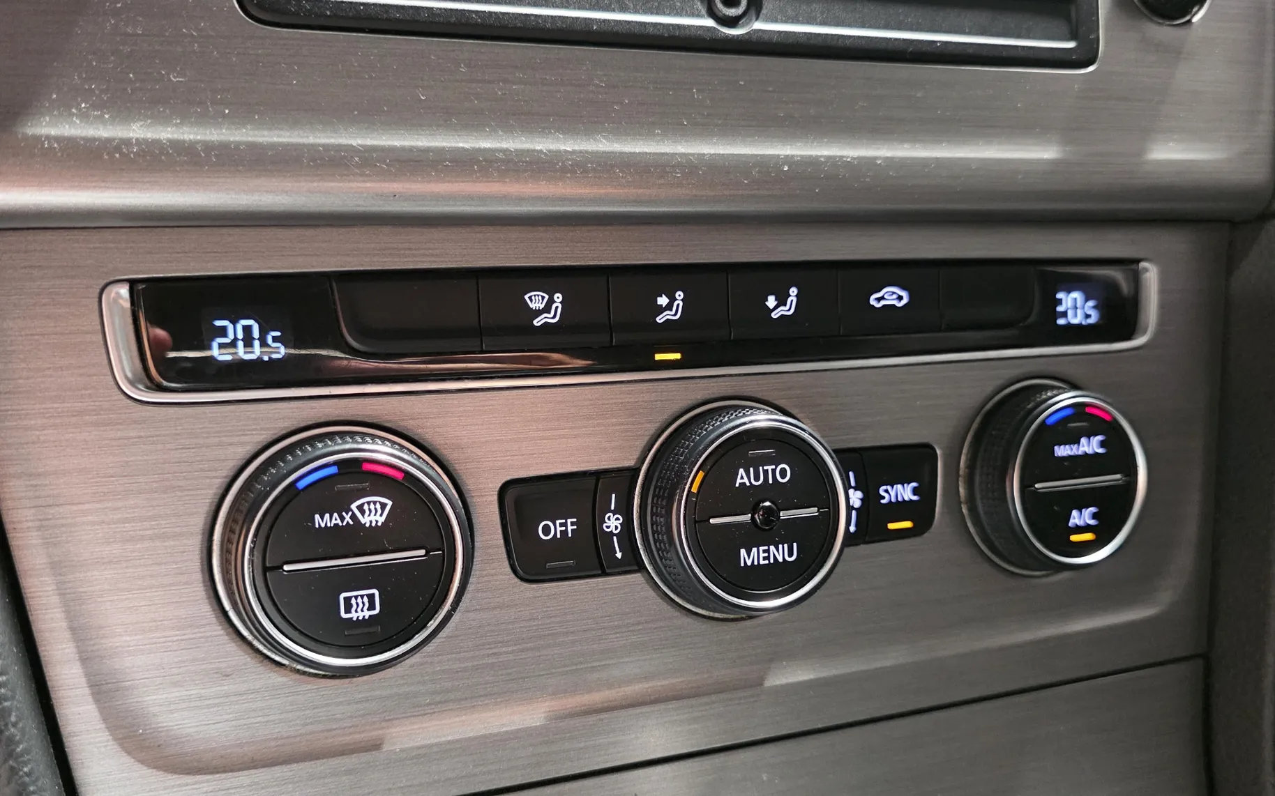 Zunanja slika - Volkswagen Golf - 4MOTION 2.0TDI BMT 1.LAST SLO TEMP ALU KLJUKA - 11