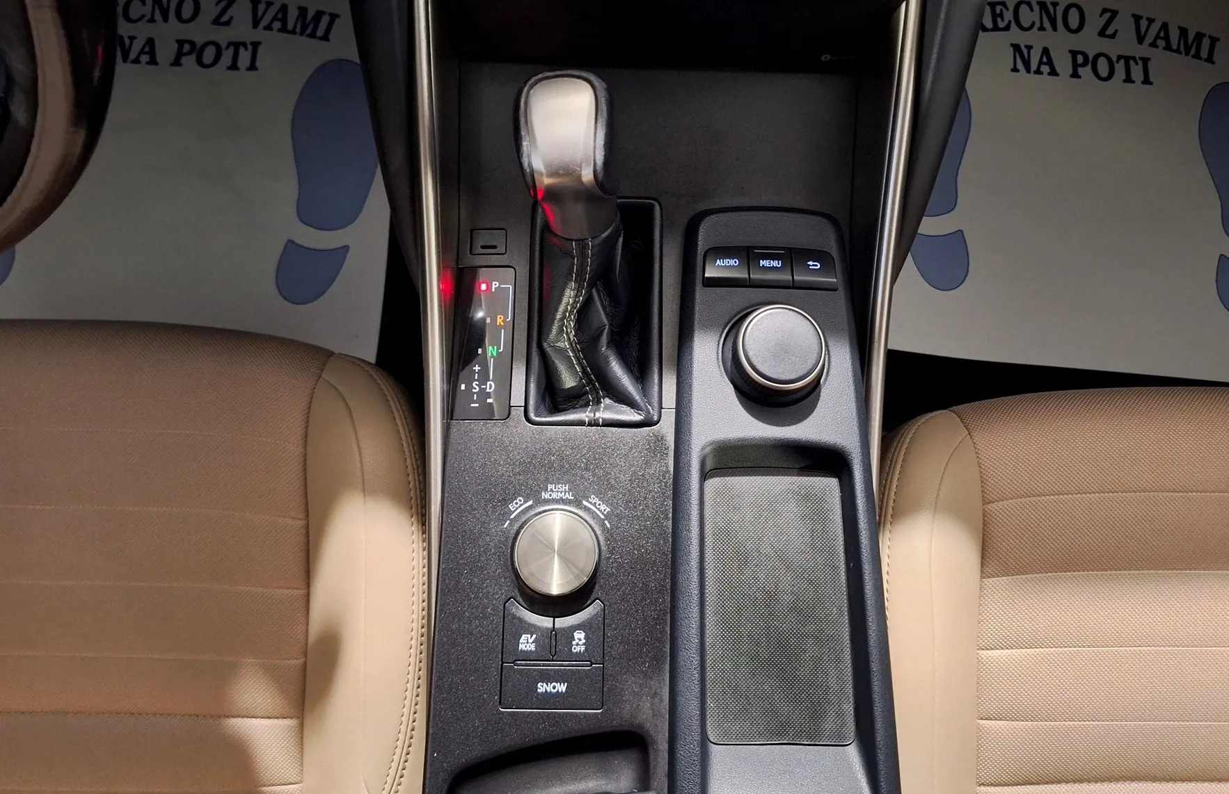 Zunanja slika - Lexus IS - 300h Base - 14