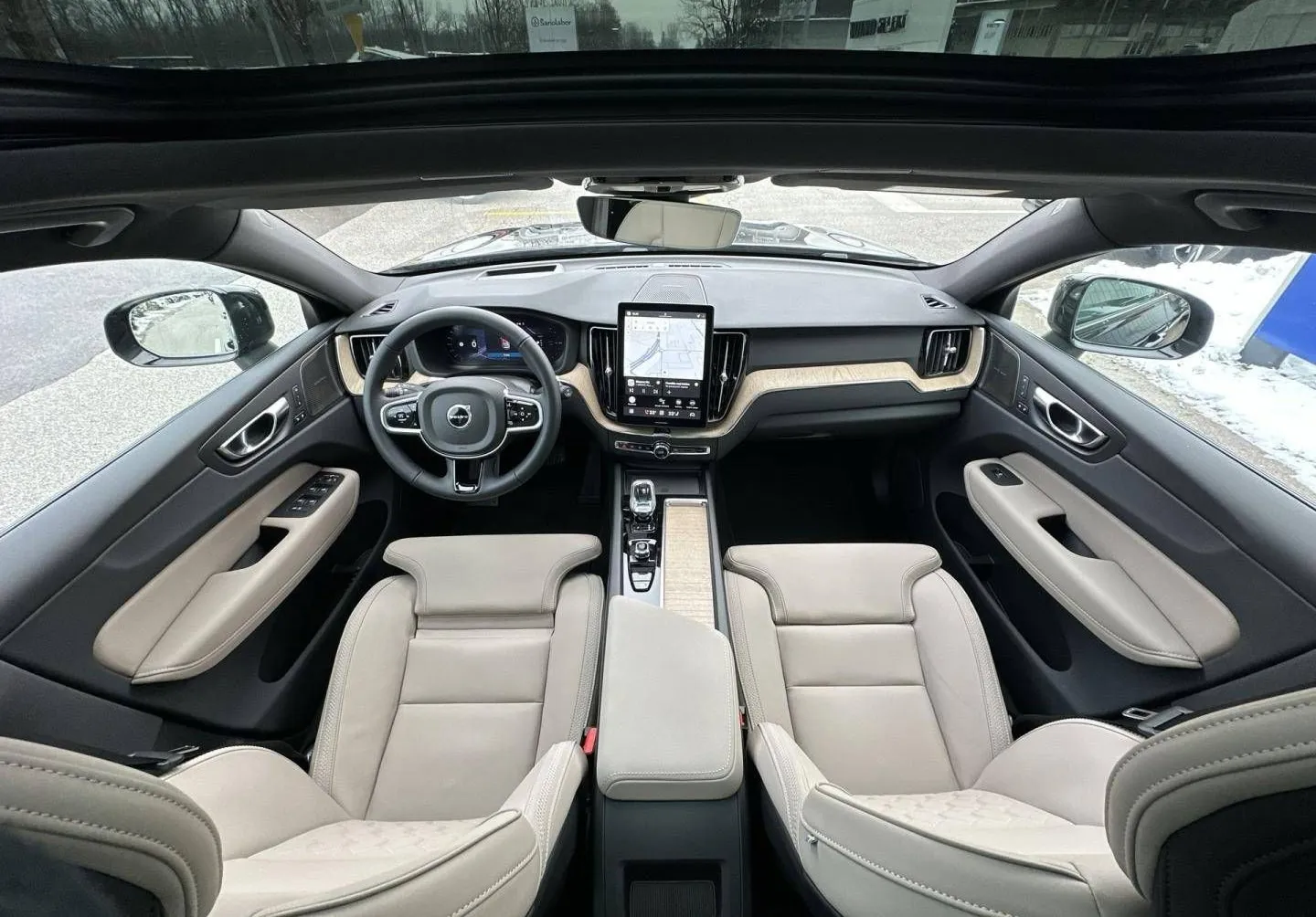 Notranja slika - Volvo XC60 - T6 AWD Plug-in hybrid Electric   Petrol Plus Dark. - 20
