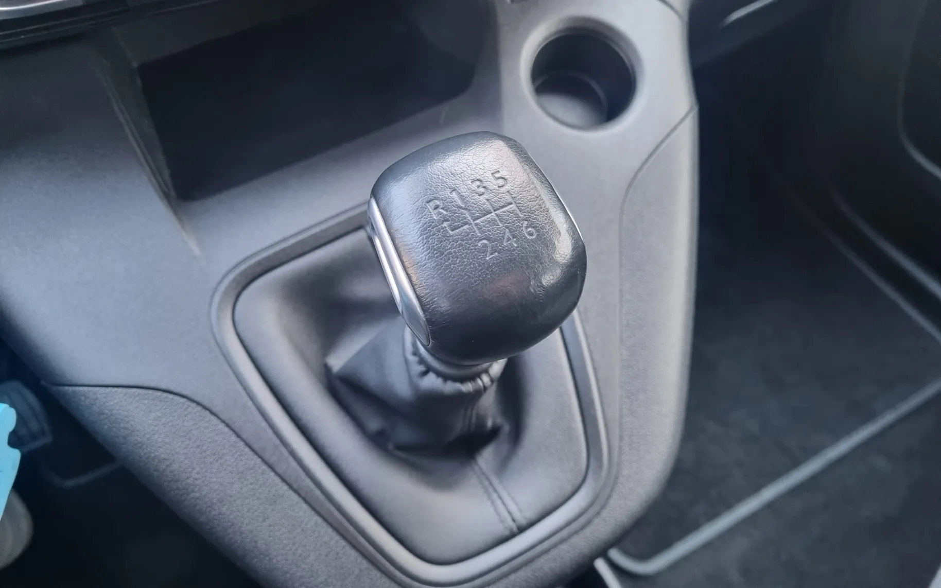 Notranja slika - Opel Combo - XL 1.5 HDI 96KW - VLEČNA KLJUKA - ODLIČEN - 12