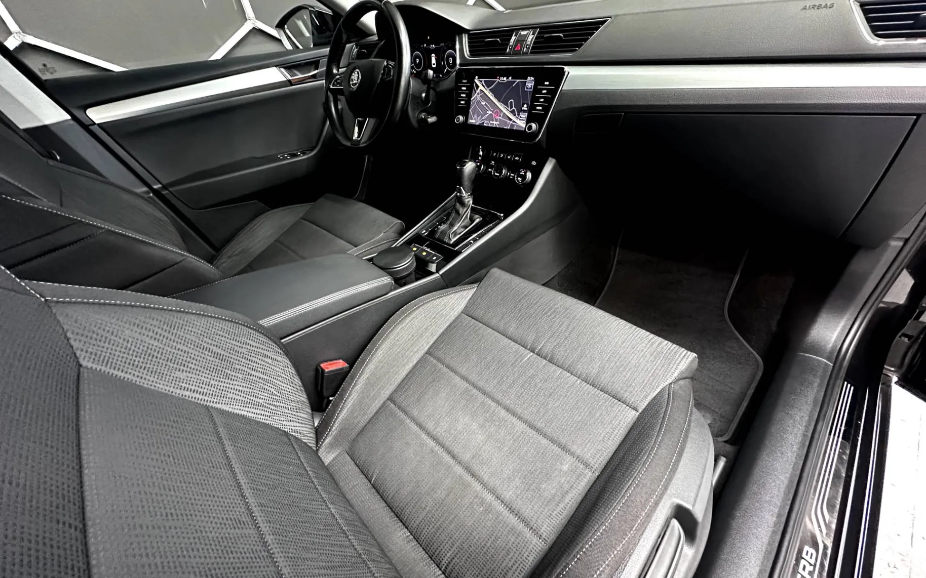 Notranja slika - Škoda Superb - 2.0 TDI 110 kW VIRTUAL-DSG-KLJUKA-MEMORY-NOVE GU.. - 11