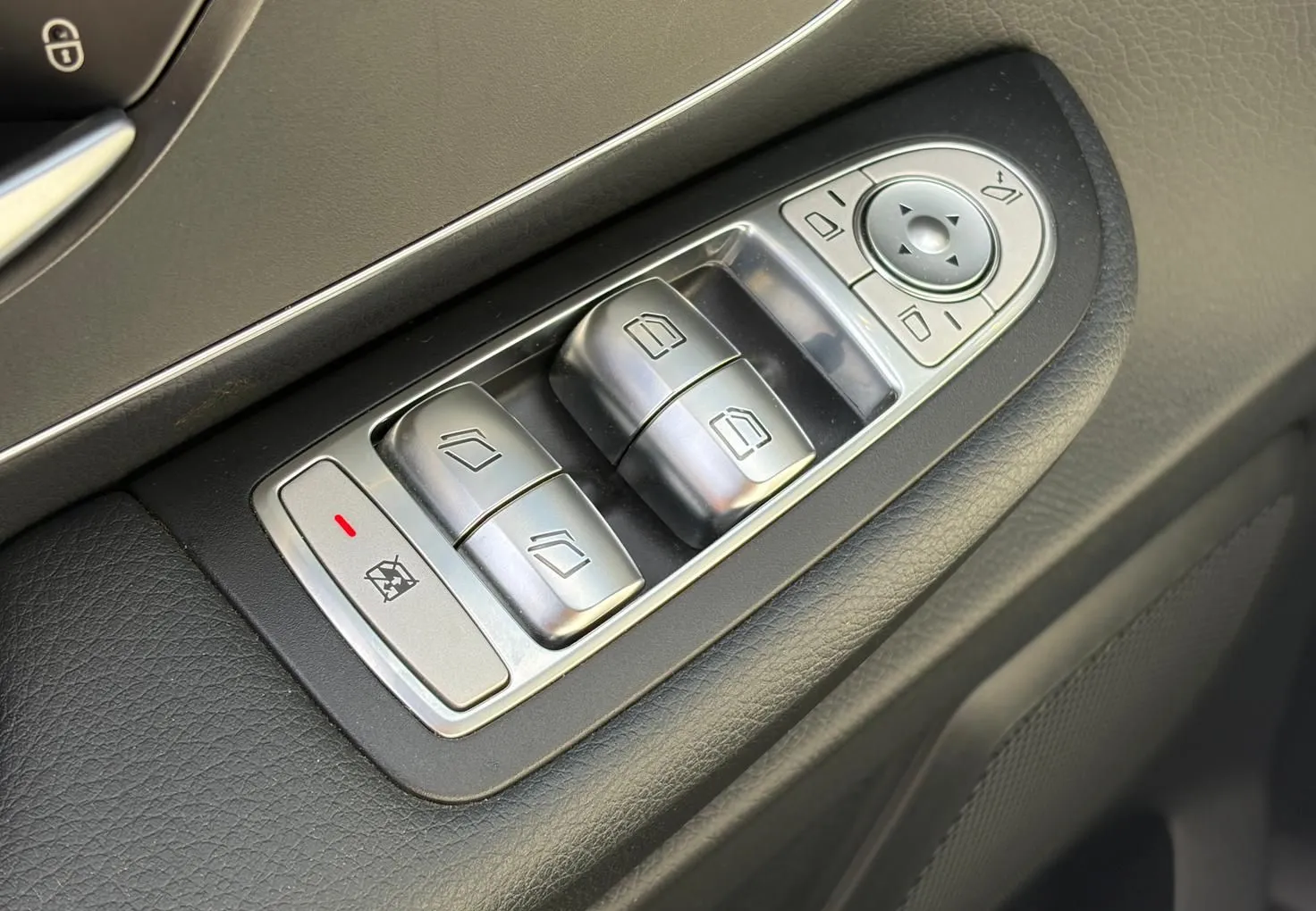 Zunanja slika - Mercedes-Benz V-Razred - V 220d AMG Line Avt. srednje dolgi - spalni paket - 20