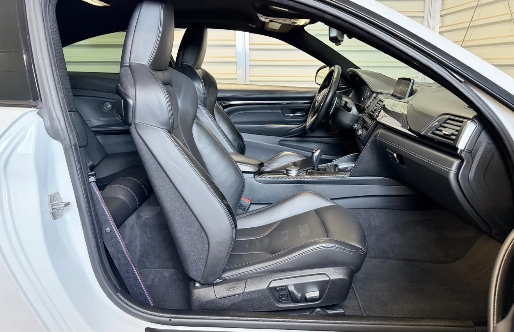 Zunanja slika - BMW M4 - Coupé - HARMAN - CARBON - KAMERA - HUD - PDC - 13