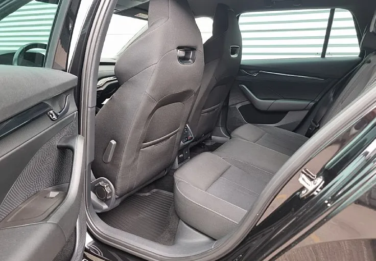 Zunanja slika - Škoda Octavia - 2.0 TDI-DSG-SPORTLINE-KEYLESS-RADAR - 8