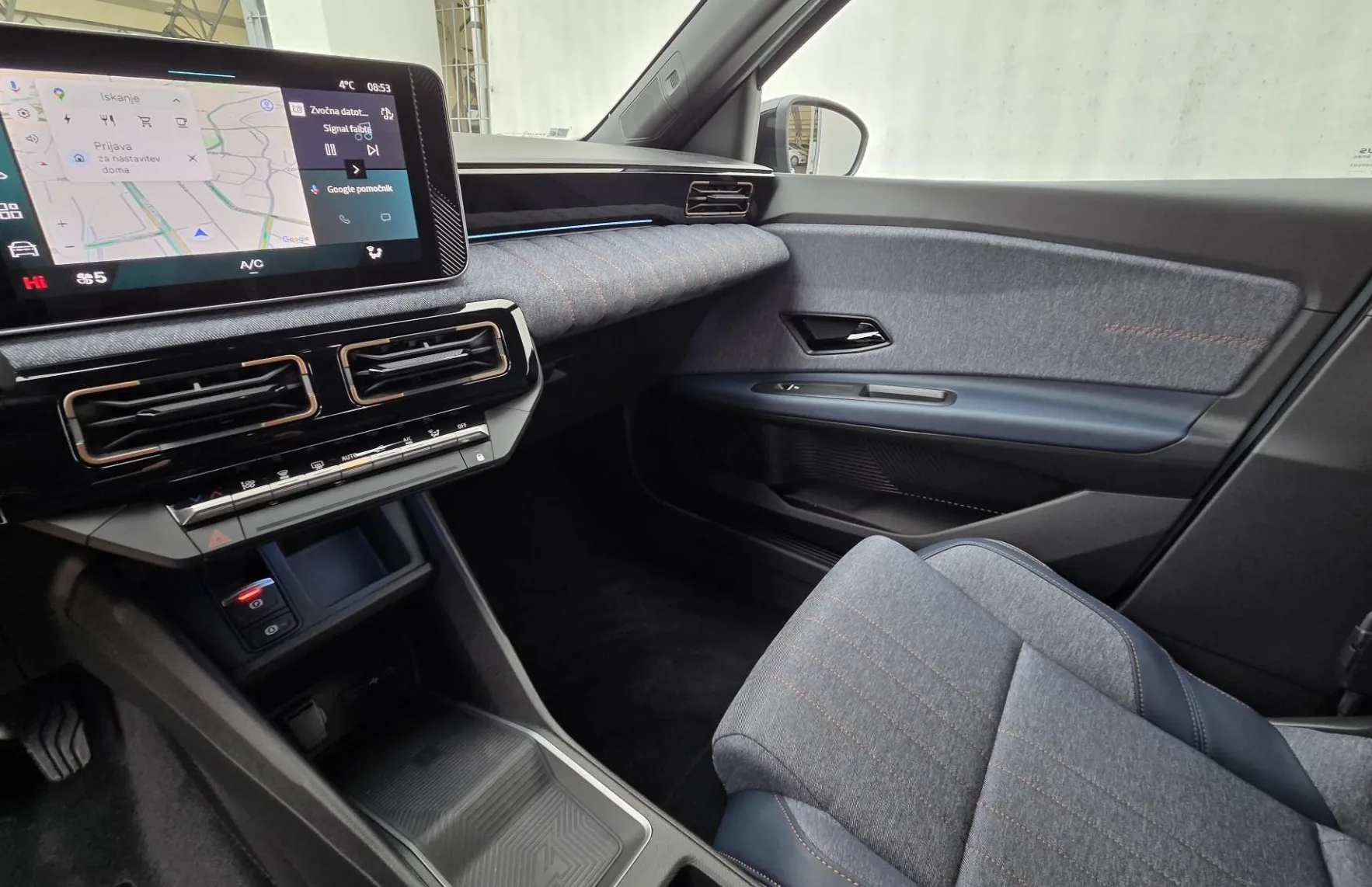 Zunanja slika - Renault 4 E-tech - Techno EV52 150 Comfort Range+Iconic polepitev - 11
