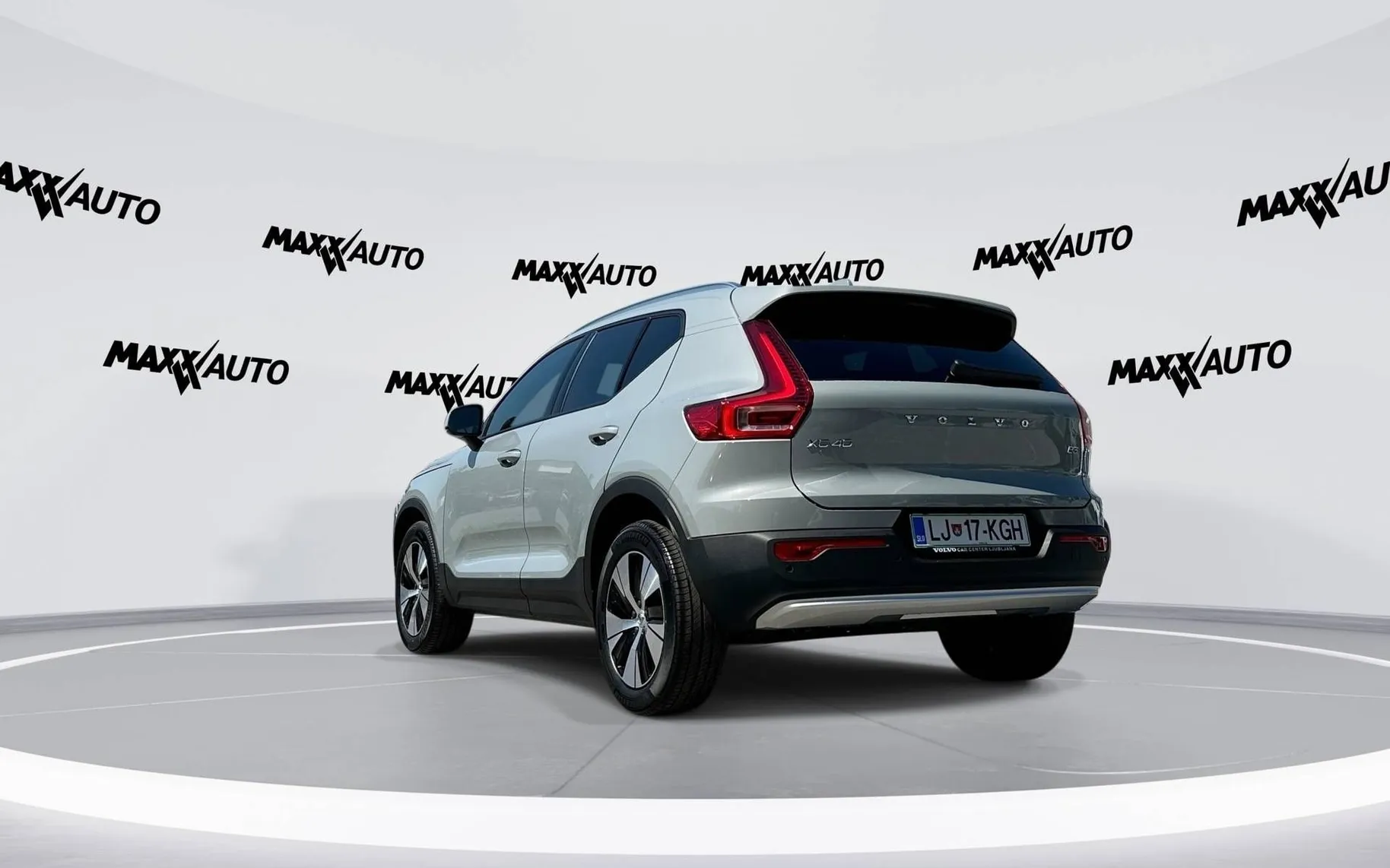 Notranja slika - Volvo XC40 - B3P Core Avt - 7