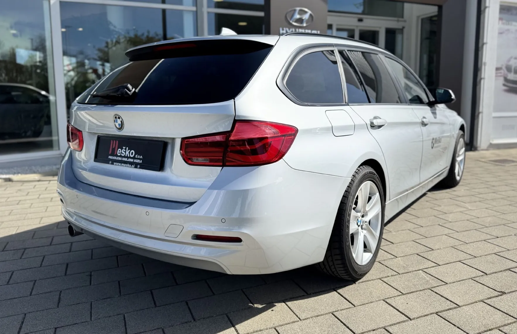 Zunanja slika - BMW Serija 3 - Touring: 318d AUT alu-pdc-navi-acc-gretje sedežev-servis - 13