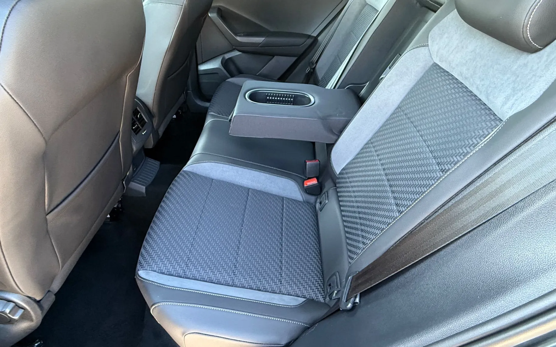 Zunanja slika - VW T-Roc - 2.0 TDI Dsg IQ Drive-2xRLine-Full led-Virtual-F1.. - 15